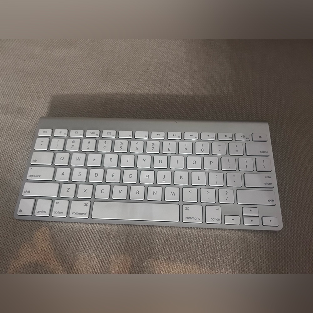 Apple Magic Wireless Keyboard (Silver)
